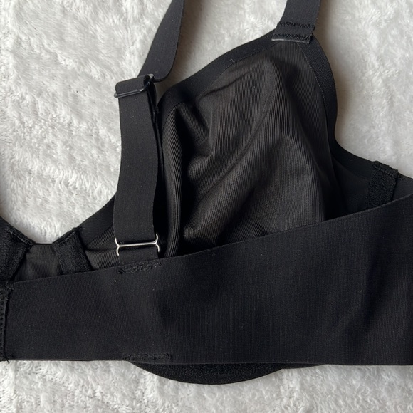 SKIMS Naked Underwire Demi Bra - Picture 14 of 16